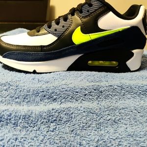 Youth 6.5 or Women's size 8 Air Nike's